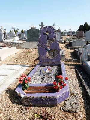 Cmentarz Saint-Chéron: najciekawszy grób - członka faszystowskiej Action Française, rozbity nie przez przypadek